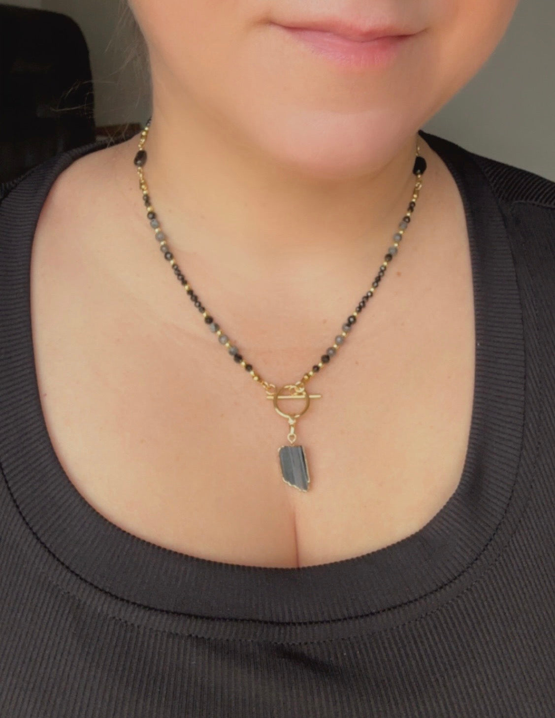 Black Tourmaline Pendant Necklace – Labradorite Beads & Gold Toggle Clasp –